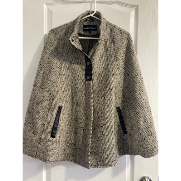 Dress Coat/Cloak - Picture 2 of 11